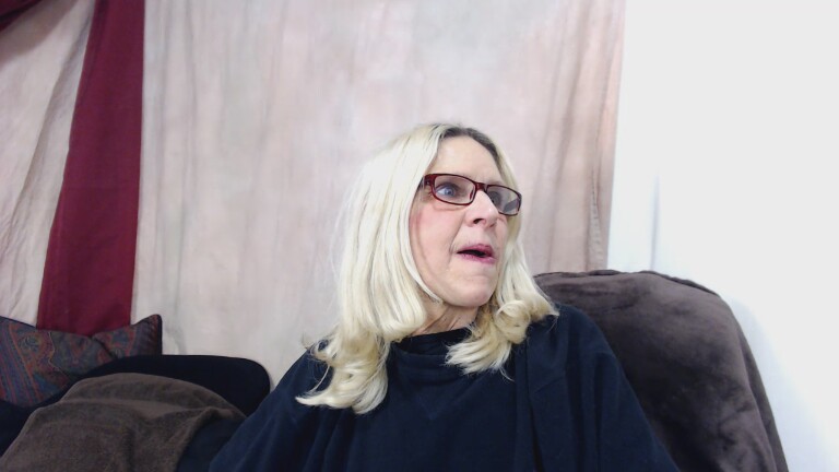 MidwestMILF's Streamate show and profile