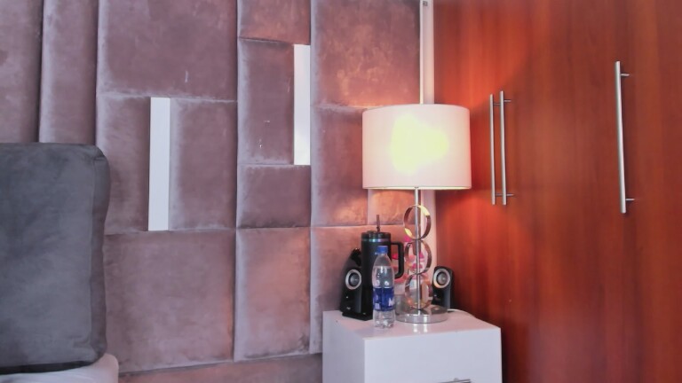 NiaBunnyUwU's Streamate show and profile