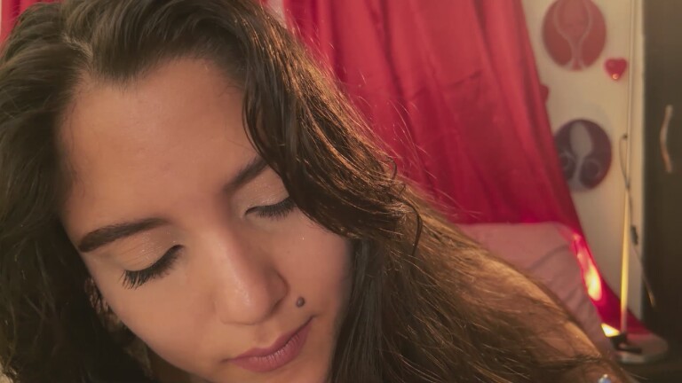 HaileyBunny_18's Streamate show and profile