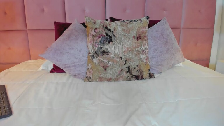 hollyBrisstol90's Streamate show and profile