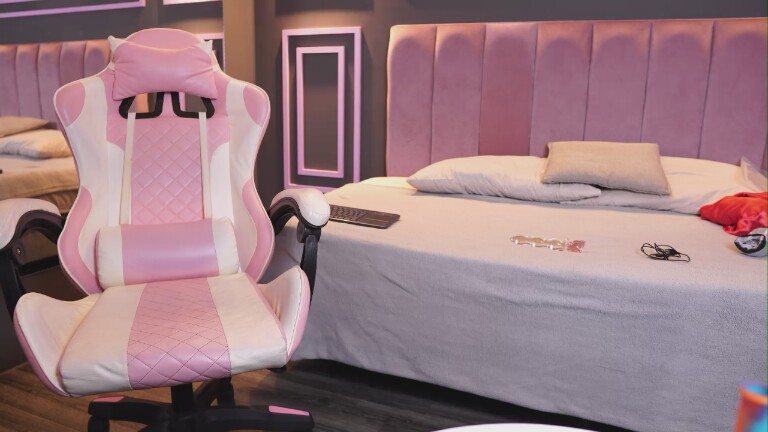 ZaraMiiuw's Streamate show and profile