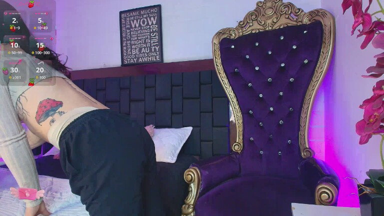 MiiaParis's Streamate show and profile