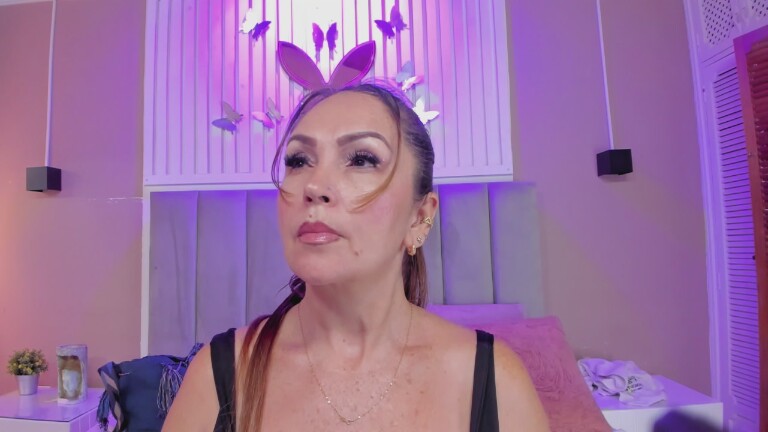 beautymilf40's Streamate show and profile