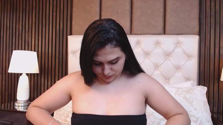 SaharaLyn's Streamate show and profile