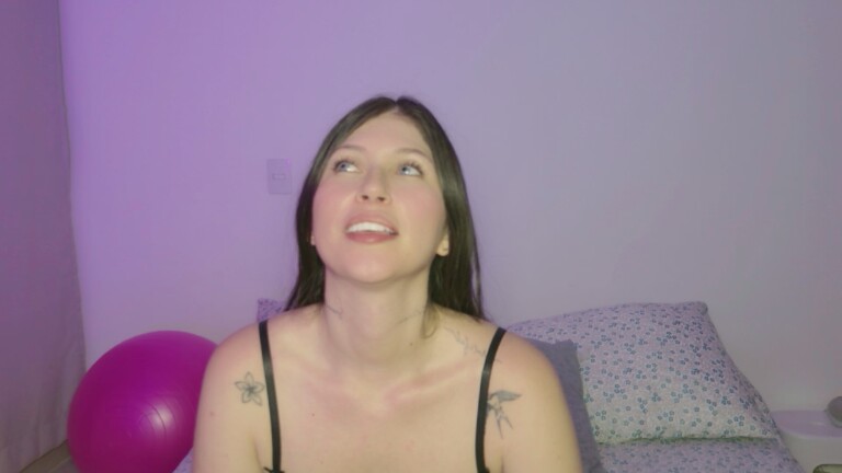 EmmaShaykk's Streamate show and profile