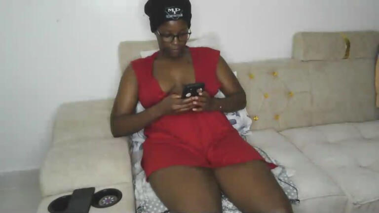 essyasha24's Streamate show and profile