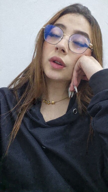 RoxanneWill's Streamate show and profile