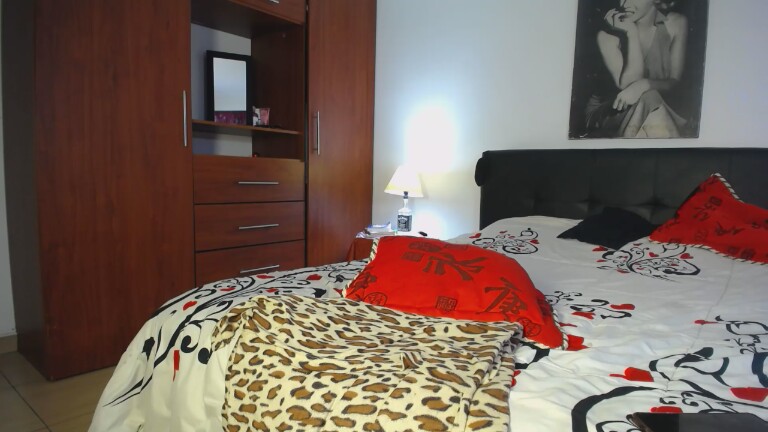 Miia_sttone's Streamate show and profile