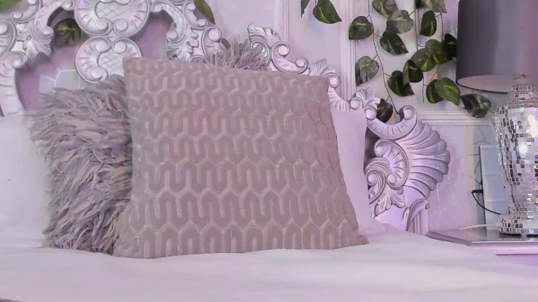 MirandaYong's Streamate show and profile