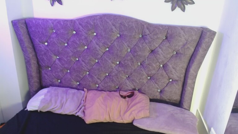 Nekone69's Streamate show and profile