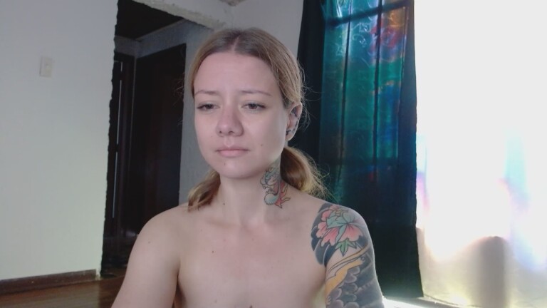 VicktoriaLou's Streamate show and profile
