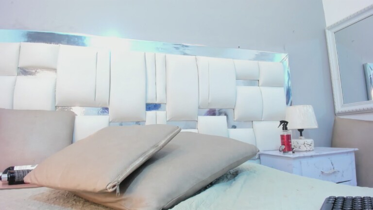 EvaJohhnss's Streamate show and profile