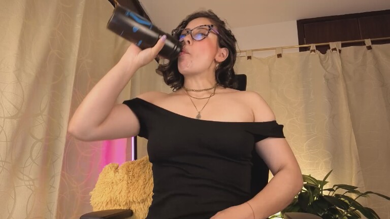 Miss_Dumont's Streamate show and profile