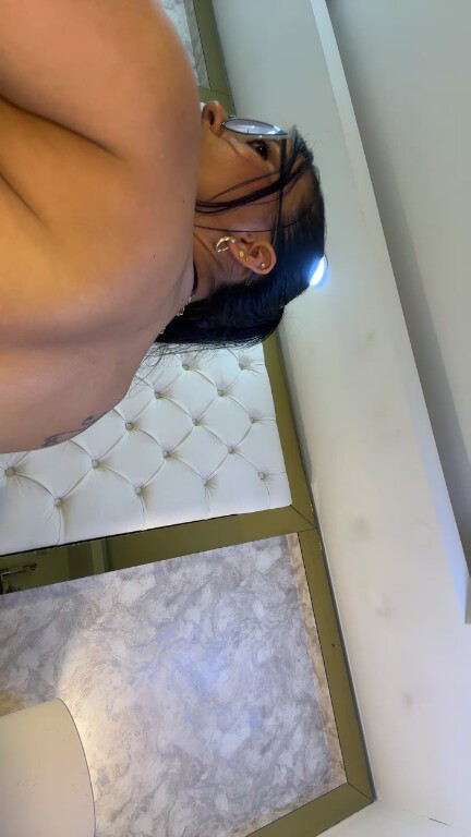 LiaSinclair's Streamate show and profile