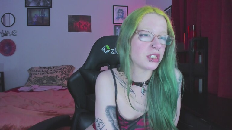 NikkiVill's Streamate show and profile