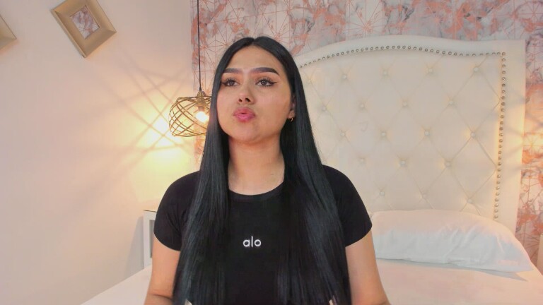 SaharaLyn's Streamate show and profile